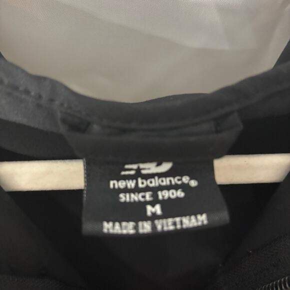 New Balance Black Half Zip Windbreaker Hoodie Logo Sleeve Pullover Size Medium - Picture 3 of 3